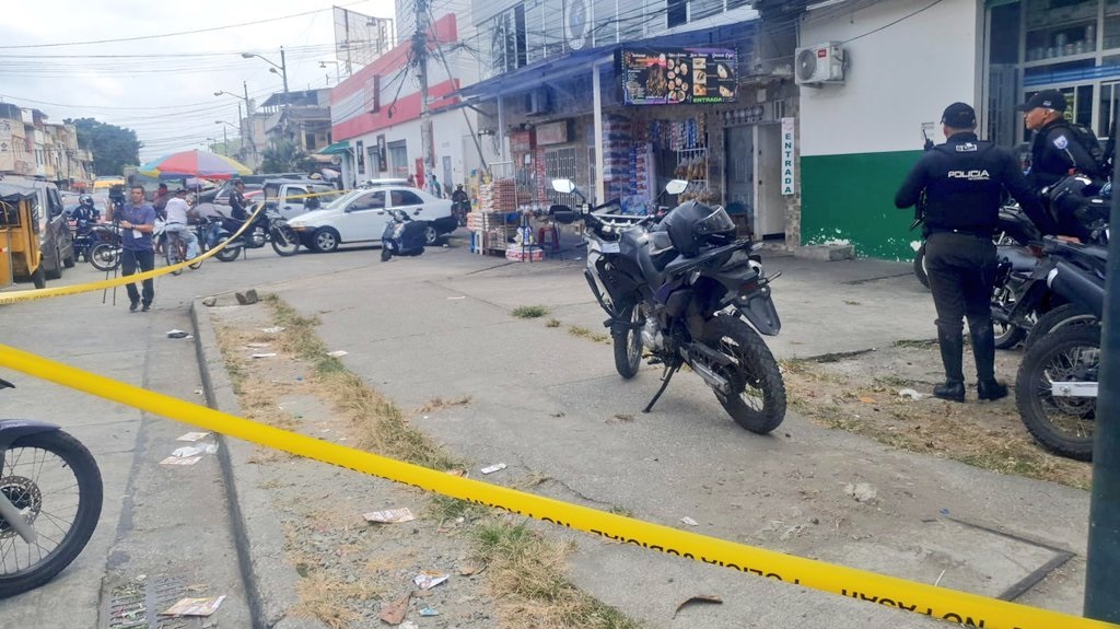 Cogió como escudo a un abuelito y se salvó de los sicarios