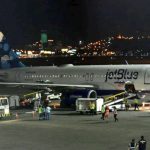 Ocho personas de un vuelo de la aerolínea JetBlue, procedente de Guayaquil, Ecuador, fueron hospitalizadas en Estados Unidos.