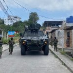 Los vehículos blindados Cobra II de las Fuerzas Armadas montan presencia en barrios conflictivos de Esmeraldas y Durán.