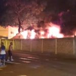 Un gran incendio se registró la noche de este martes 26 de septiembre del 2023 en Portoviejo, capital de los manabitas.