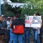 Habitantes de Rocafuerte paralizan planta de agua en protesta por costos del líquido