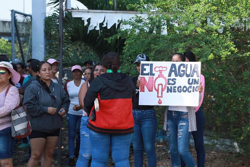 Habitantes de Rocafuerte paralizan planta de agua en protesta por costos del líquido