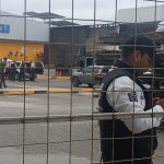 Atentado a balas en estacionamiento de una ferretería, en Manta