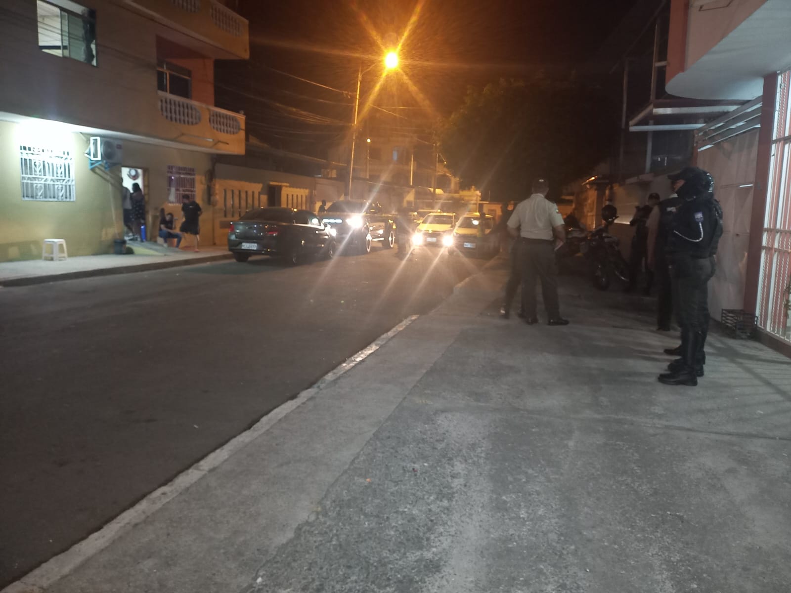 Un hombre herido, de aparentemente dos balazos, dejó un ataque armado registrado en el barrio Santa Martha, en Manta.