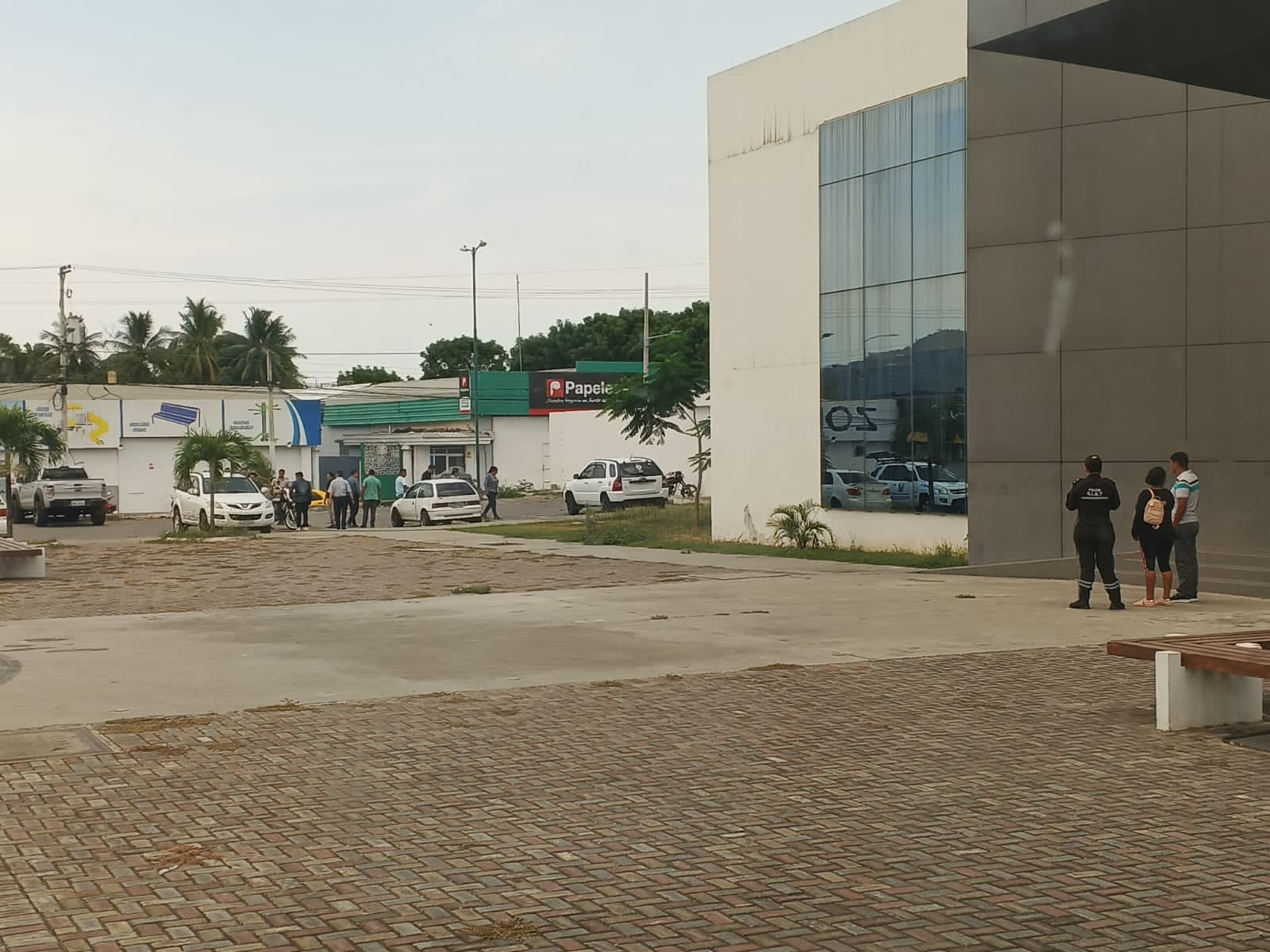 En la UVC de Portoviejo, en Manabí, se registró un ataque a balazos en contra de un miembro de la Policía.
