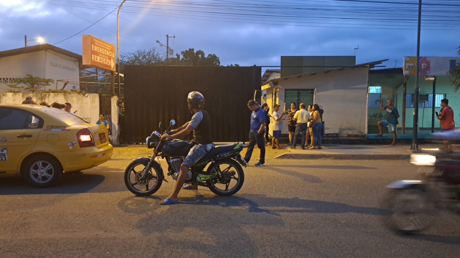 Un estudiante de colegio se convirtió en la víctima colateral de un ataque armado perpetrado por dos sicarios.