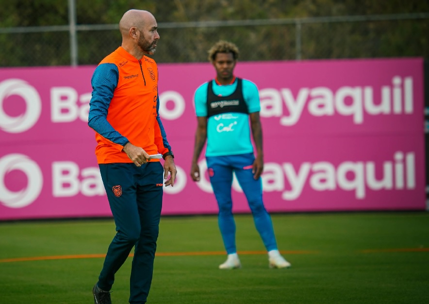 A horas del partido con Uruguay se desconoce la posible alineación de Ecuador, pero el técnico Félix Sánchez Bas habló de "cambios".