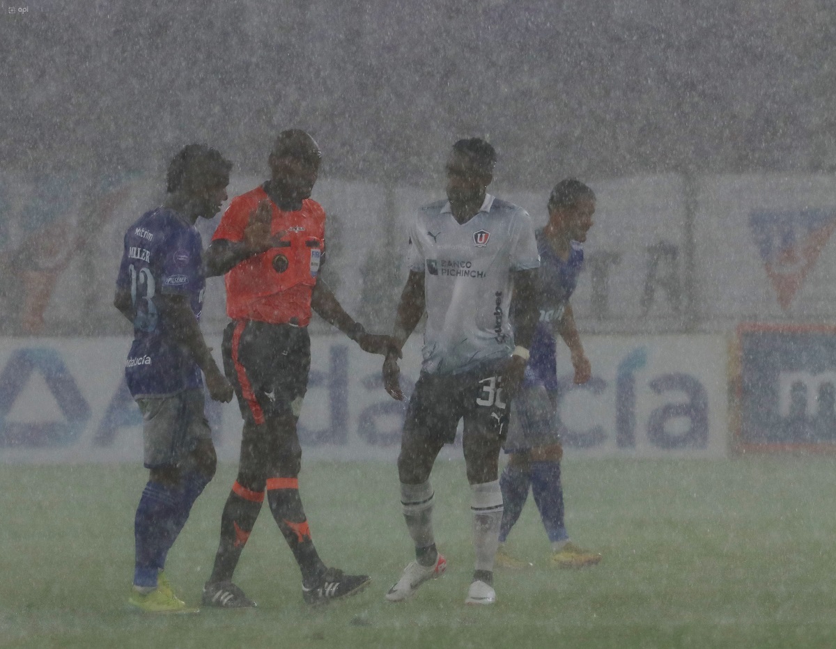 Liga de Quito Emelec suspendido