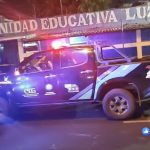 Al interior de una escuela, ubicada en el sur de Guayaquil, delincuentes que andaban en motocicletas lanzaron una bomba.