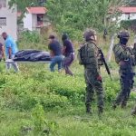 Dos cadáveres mutilados y también osamentas humanas se hallaron dentro de una fosa común en la ciudad de Esmeraldas.