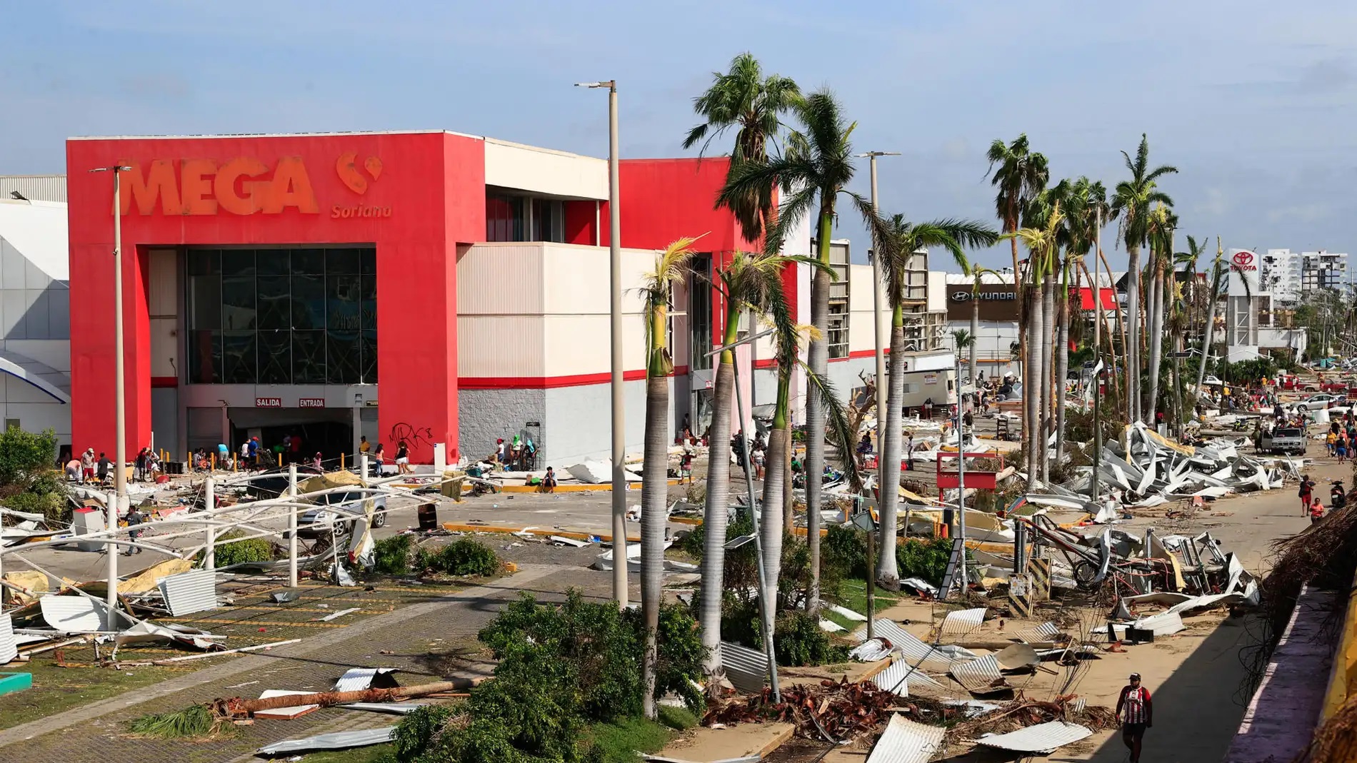 Aumenta el número de muertos por el paso del huracán Otis en México