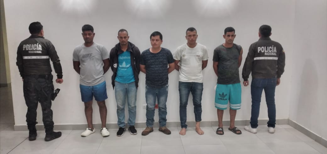 Cinco supuestos miembros de una banda de cuatreros cayeron durante allanamientos realizados por agentes de la Policía Nacional.