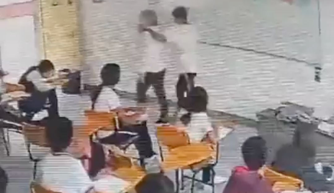 Estudiante apuñala a su profesora en pleno salón de clases