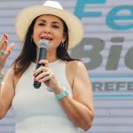 “Todo mal” y el emoji del pulgar abajo. Así cuestionó Marcela Aguiñaga a un comunicado emitido por la Revolución Ciudadana.