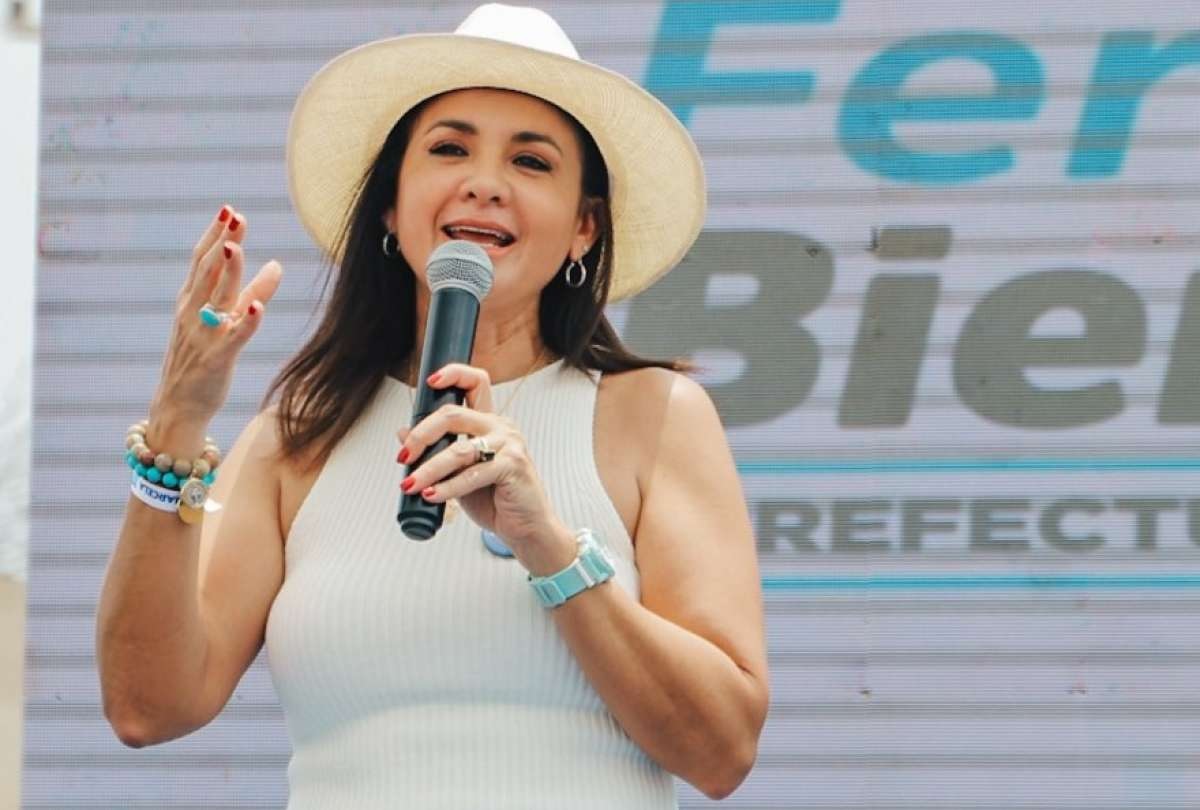 “Todo mal” y el emoji del pulgar abajo. Así cuestionó Marcela Aguiñaga a un comunicado emitido por la Revolución Ciudadana.