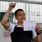 En la comuna Olón, en la provincia de Santa Elena, el candidato presidencial Daniel Noboa ejerció su derecho al voto.