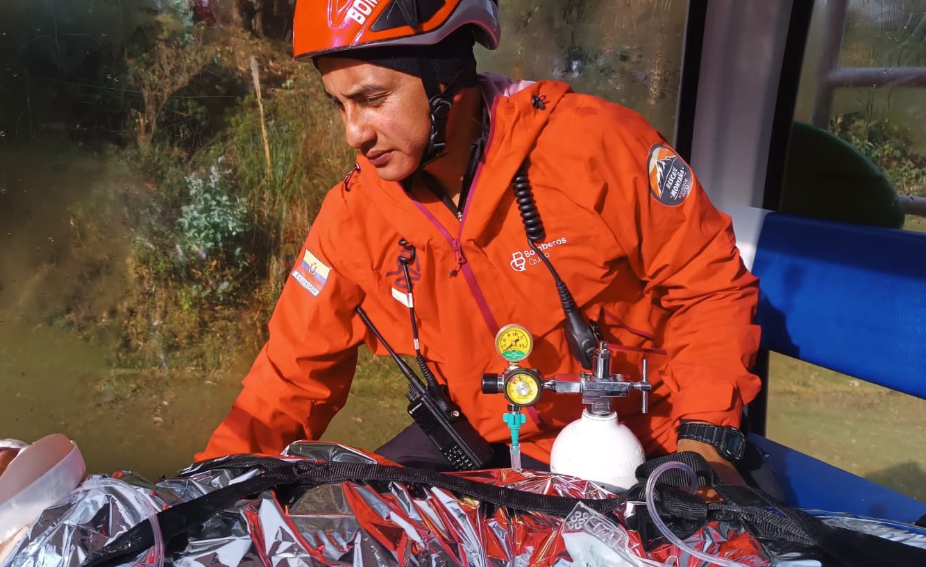 Un menor, de 17 años de edad, resultó herido tras ser impactado por un rayo cuando se encontraba en el Teleférico de Quito.