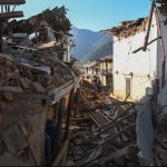 Aumentan a 143 los muertos por un terremoto de magnitud 6,4 en Nepal