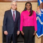 Diana Salazar, fiscal general de la nación con su similar de Estados Unidos, Merrick Garland, en Washington D.C.