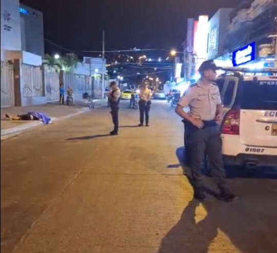 En los exteriores del hospital Verdi Cevallos Balda, en Portoviejo, capital de los manabitas se registró una balacera.