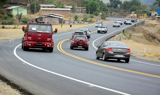 El tránsito vehicular circula con normalidad por la vía Jipijapa-Guayaquil este sábado 18 de noviembre del 2023.