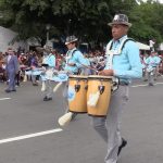 Diferentes instituciones rindieron homenaje a Manta durante el desfile