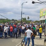 Obreros del Consejo Provincial de Manabí vuelven a protestar.