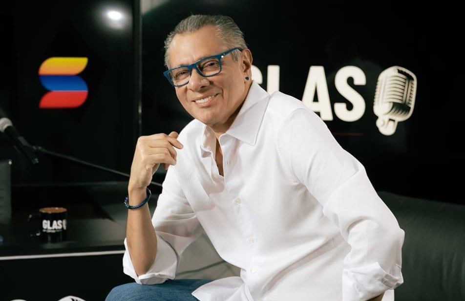 Jorge Glas le desea éxitos al presidente Daniel Noboa