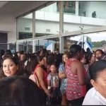Decenas de mujeres se quedan fuera de la Cumbre Mujeres del Cambio por falta de espacio