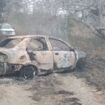 Un vehículo incinerado junto a dos cadáveres se hallaron en una comunidad rural del cantón Montecristi, de Manabí.