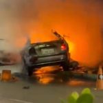 Un peculiar asalto que terminó con la explosión de un auto se registró en una discoteca en el norte de Guayaquil.