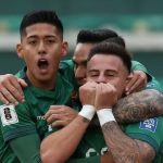 Bolivia vence 2-0 a Perú y logra su primera victoria en Eliminatorias