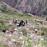 Al menos 20 muertos en Perú deja caída de bus a abismo de 300 metros