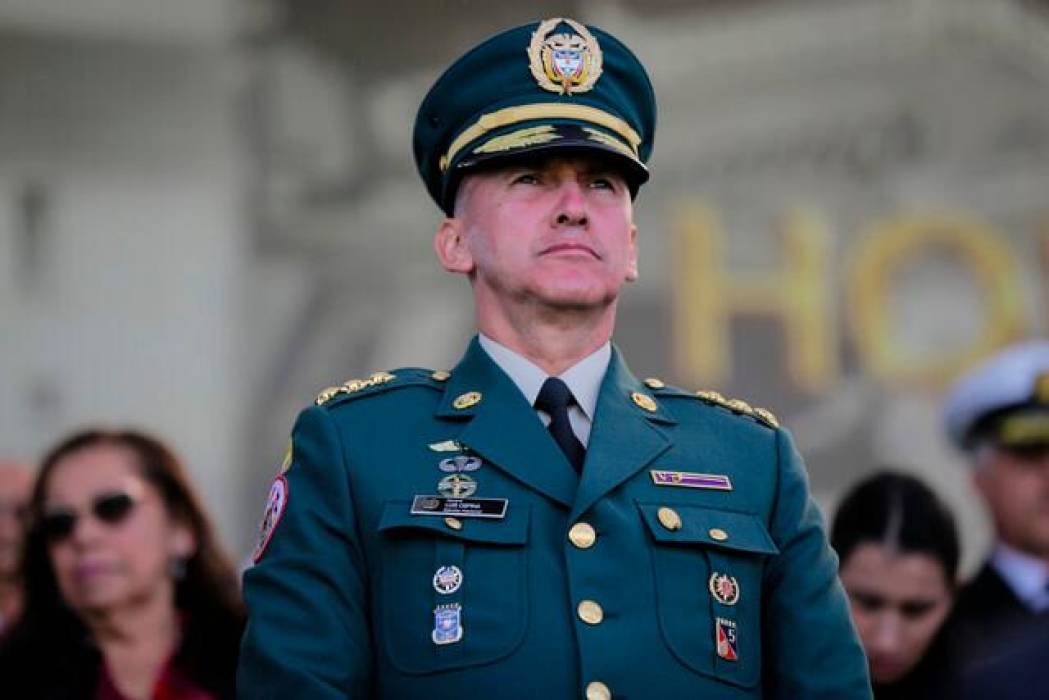 Jefe del Ejército, por celos, mandó a investigar a profesor de su esposa