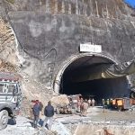 41 trabajadores están atrapados desde hace diez días en un túnel en India