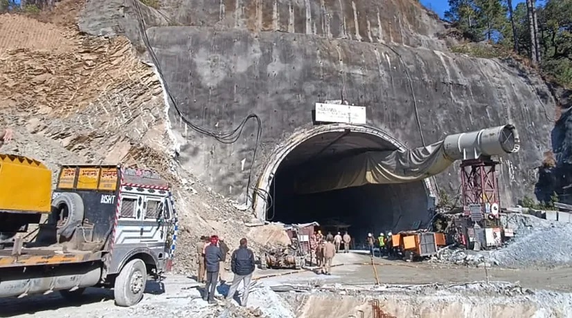 41 trabajadores están atrapados desde hace diez días en un túnel en India