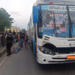 Un presunto delincuente falleció tras el frustrado robo a los pasajeros de un bus urbano, en el sur de Guayaquil.