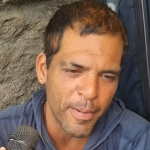 Era bartender en su país, pero en Ecuador vive entre piedras frente al mar