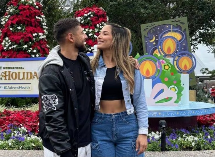 La primera Navidad juntos, entre los presentadores Alejandra Jaramillo y su novio, Beta mejía, la disfrutaron en Disney.