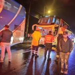 Una de las unidades de la cooperativa de transporte de pasajeros Flota Imbabura se vio involucrada en un accidente de tránsito.