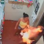 Una mujer, de 45 años, le prendió fuego a su marido, de 50 años, en un establecimiento comercial en Río de Janeiro, Brasil.