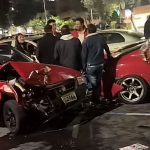 Doce carros afectados tras choque múltiple durante carrera clandestina en Quito