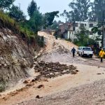 El río Tomebamba en Cuenca, provincia del Azuay, se desbordó este viernes 29 de diciembre del 2023 causando inundaciones.