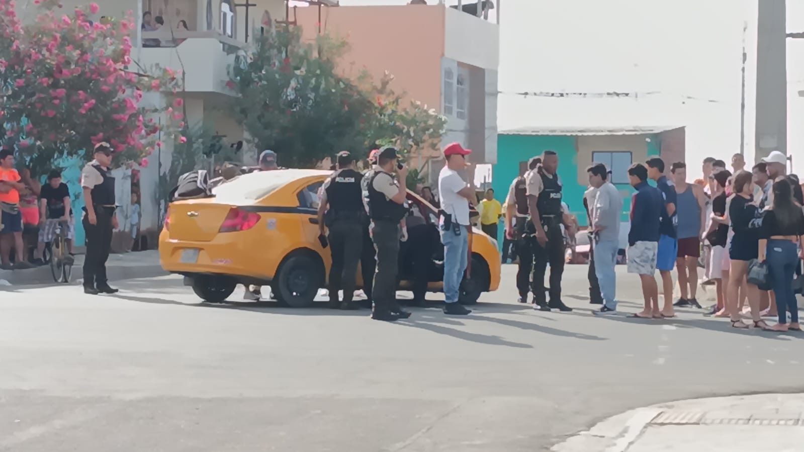 Sicarios acribillaron a un taxista en el barrio Santa Ana, de la parroquia Eloy Alfaro, en Manta. este sábado 9 de diciembre del 2023.