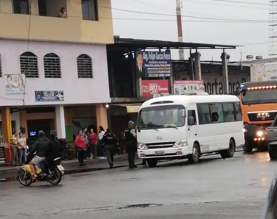 Secuestran a estudiantes y a chofer de bus escolar en Quevedo