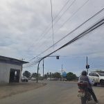 Un vendedor de jugos de coco quien a diario se ubicaba en un semáforo, en Portoviejo, lo asesinaron de varios disparos.