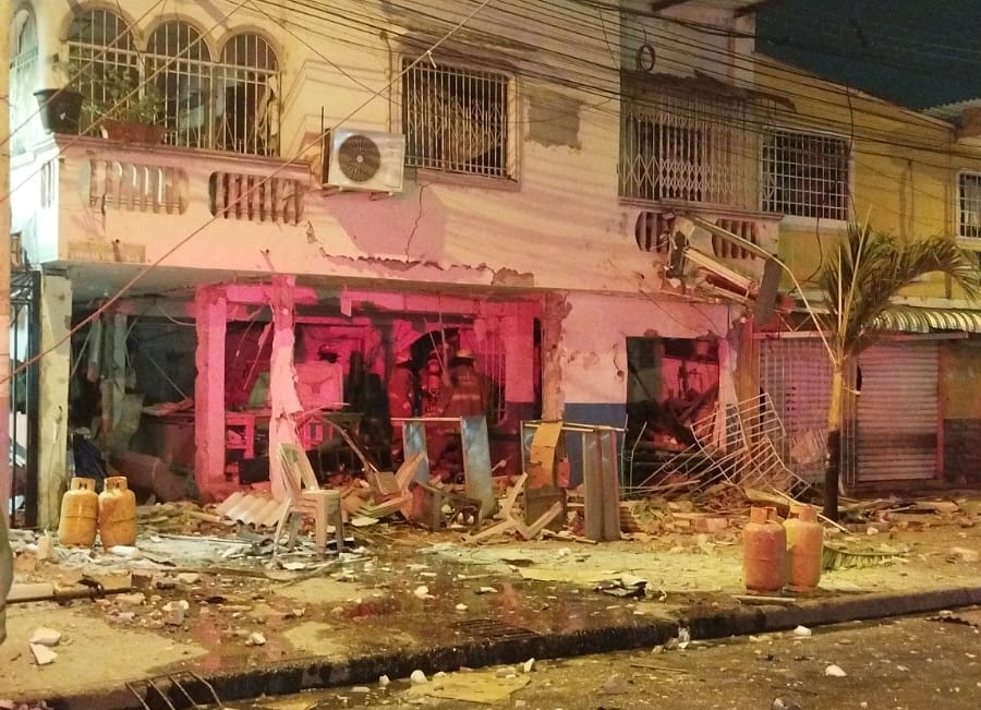 La explosión de tres cilindros de gas causó alarma y destrucción en el barrio La Pradera en el sur de Guayaquil.