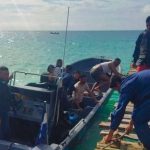 Tras el naufragio de una embarcación artesanal, 30 migrantes, entre ellos tres ecuatorianos, fueron rescatados en altamar.