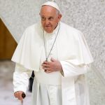 A pocas horas de la llegada de la Navidad, el papa Francisco pidió a los cristianos "no confundir la fiesta con el consumismo".