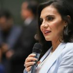 La vicepresidenta de la República, Verónica Abad,  aseguró que "apoyamos la decisión de declarar conflicto armado interno".